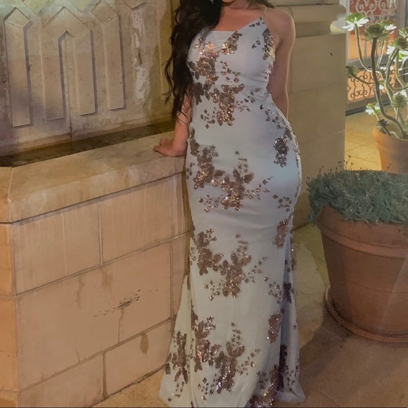 Formal gown - Picture 2 of 2